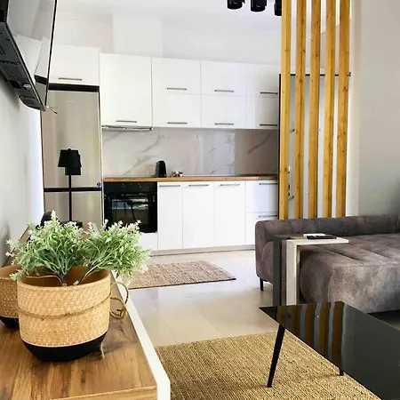 Apartment 2 Bedroom Family With Free Parking *